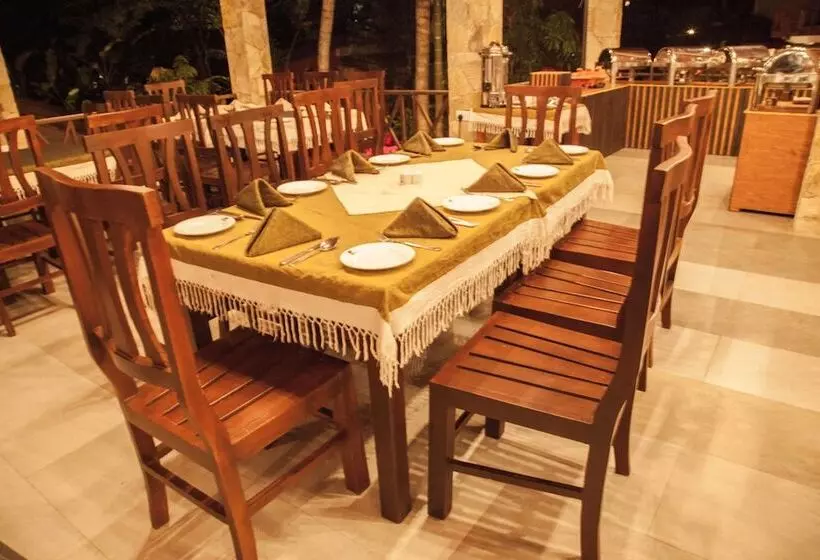 ホテル Villa Pinnawala & Restaurant