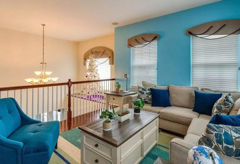 Centrally Located Family Home W/ Pool