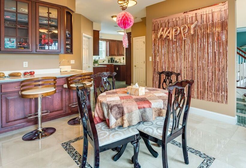 Centrally Located Family Home W/ Pool