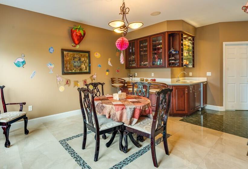 Centrally Located Family Home W/ Pool