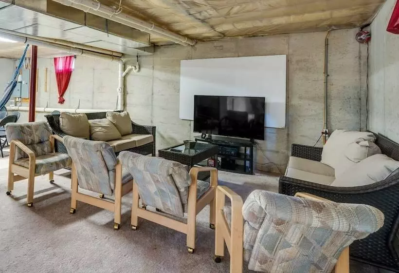 Centrally Located Family Home W/ Pool