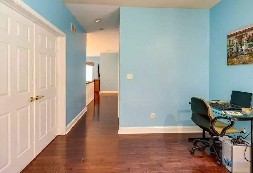 Centrally Located Family Home W/ Pool