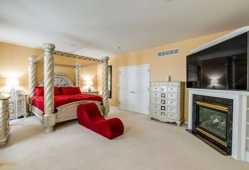 Centrally Located Family Home W/ Pool