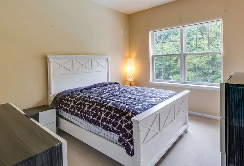 Centrally Located Family Home W/ Pool