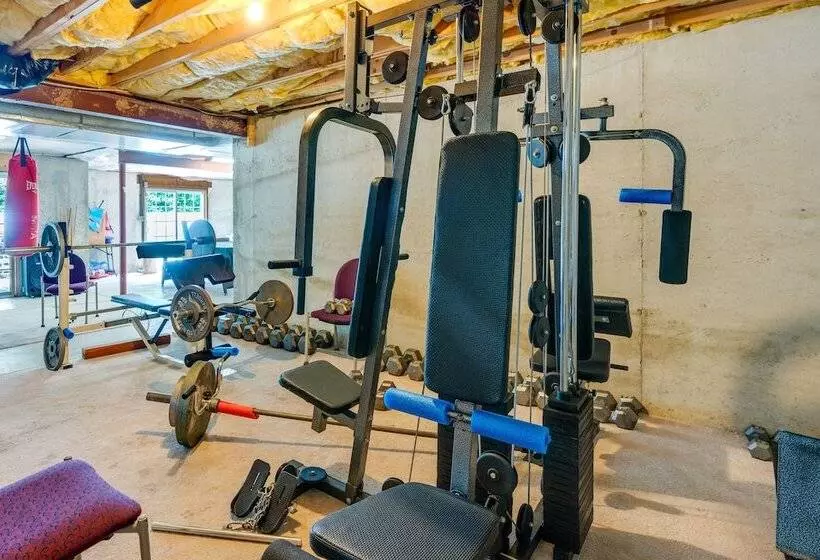 Centrally Located Family Home W/ Pool