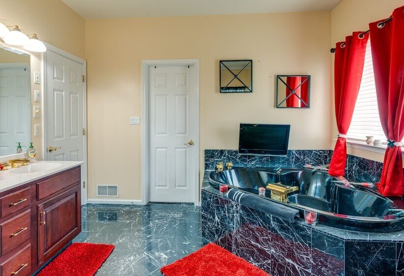 Centrally Located Family Home W/ Pool