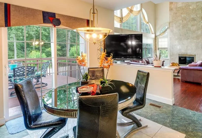 Centrally Located Family Home W/ Pool