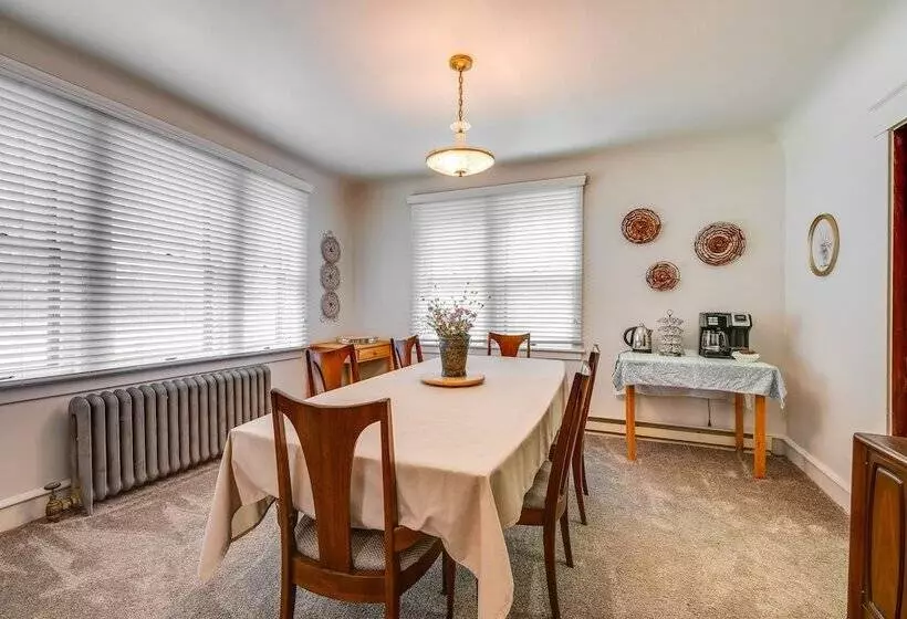 Clifford Home ~ 8 Mi To Elk Mountain Ski Resort!