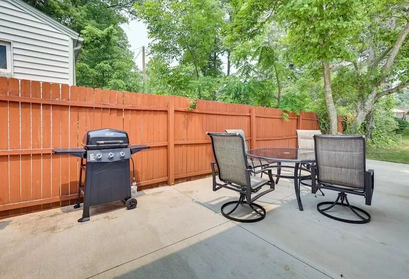 Chippewa Lake Cottage W/ Fire Pit!