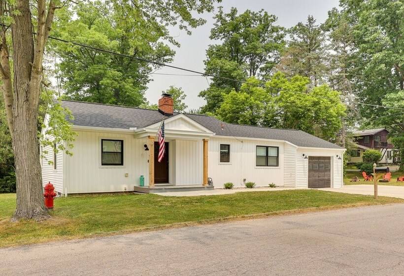 Chippewa Lake Cottage W/ Fire Pit!