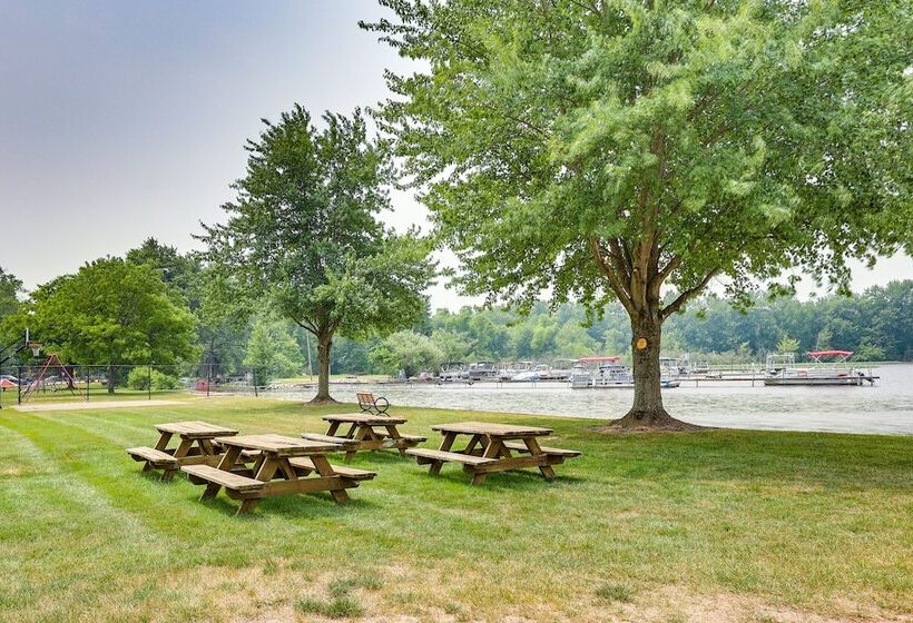 Chippewa Lake Cottage W/ Fire Pit!