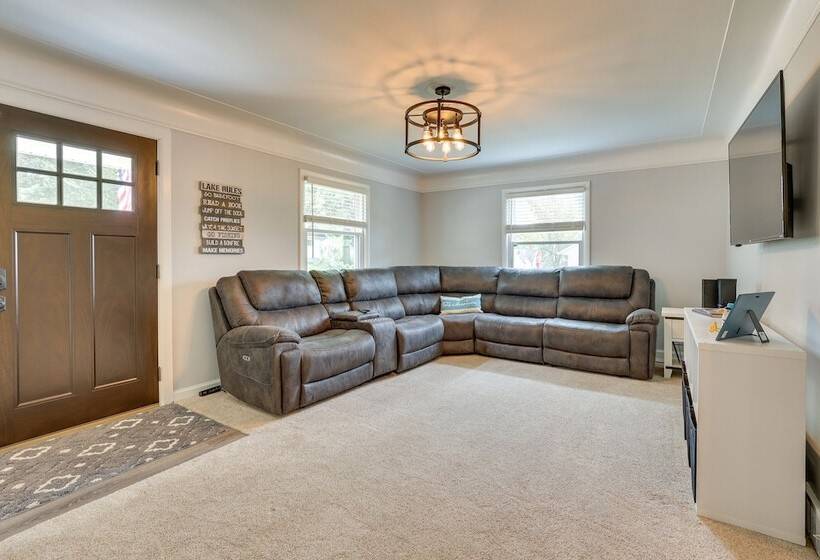 Chippewa Lake Cottage W/ Fire Pit!