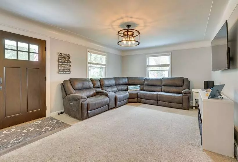 Chippewa Lake Cottage W/ Fire Pit!