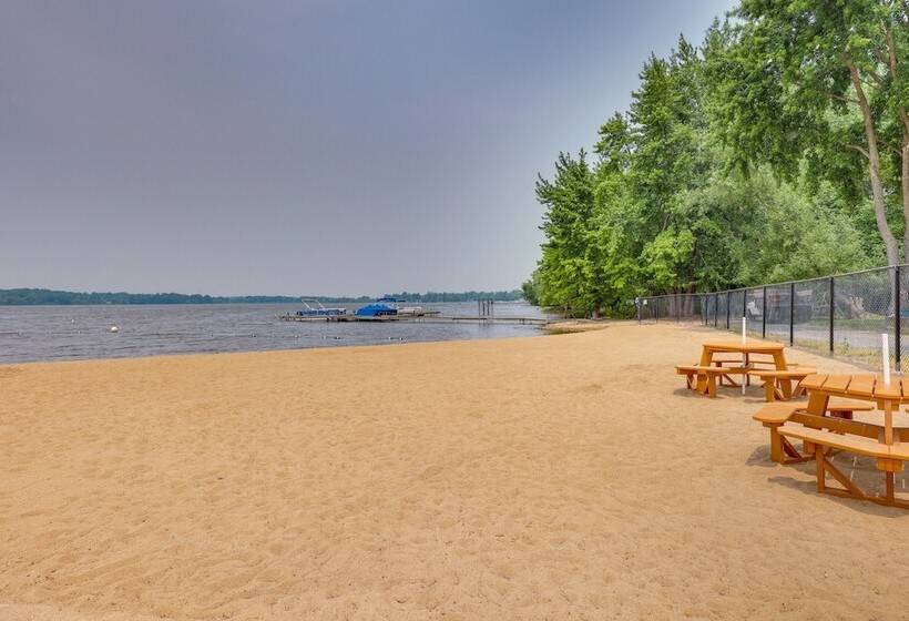 Chippewa Lake Cottage W/ Fire Pit!