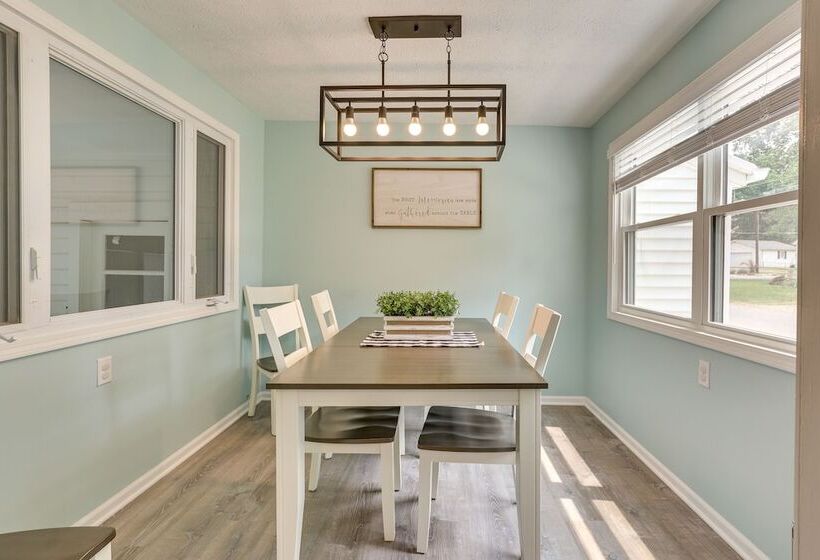 Chippewa Lake Cottage W/ Fire Pit!