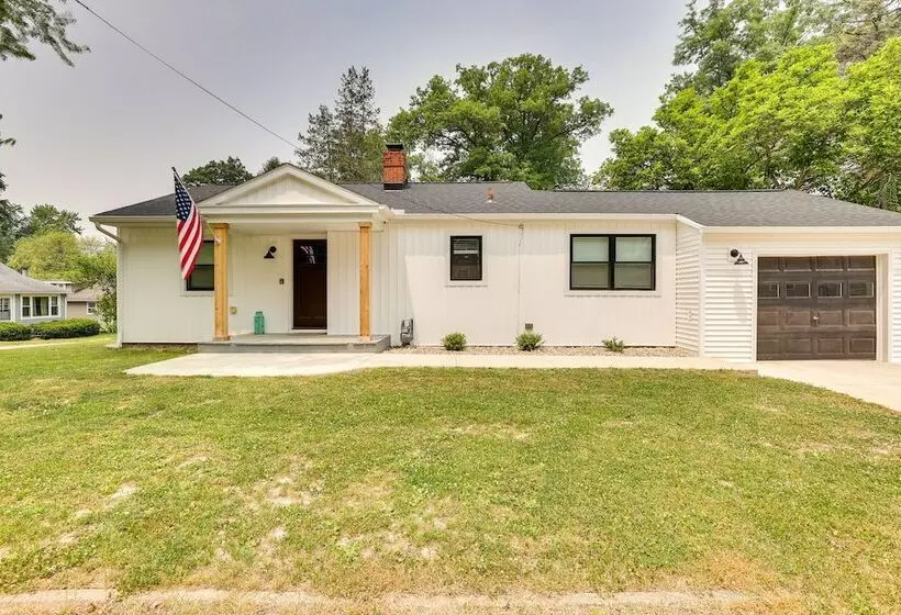 Chippewa Lake Cottage W/ Fire Pit!