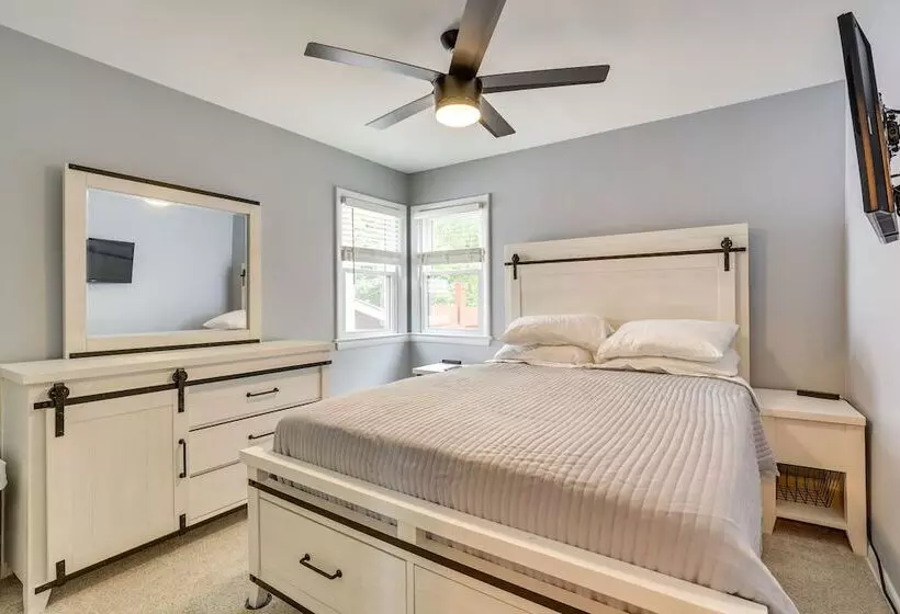 Chippewa Lake Cottage W/ Fire Pit!