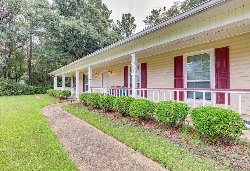 Dog Friendly Alabama Retreat W/ Patio & Fire Pit!