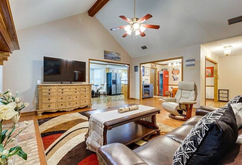 Dog Friendly Alabama Retreat W/ Patio & Fire Pit!