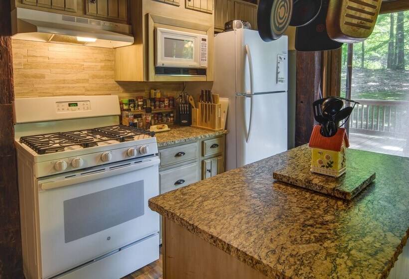 Family Friendly Dubois Cabin W/ Community Pool!