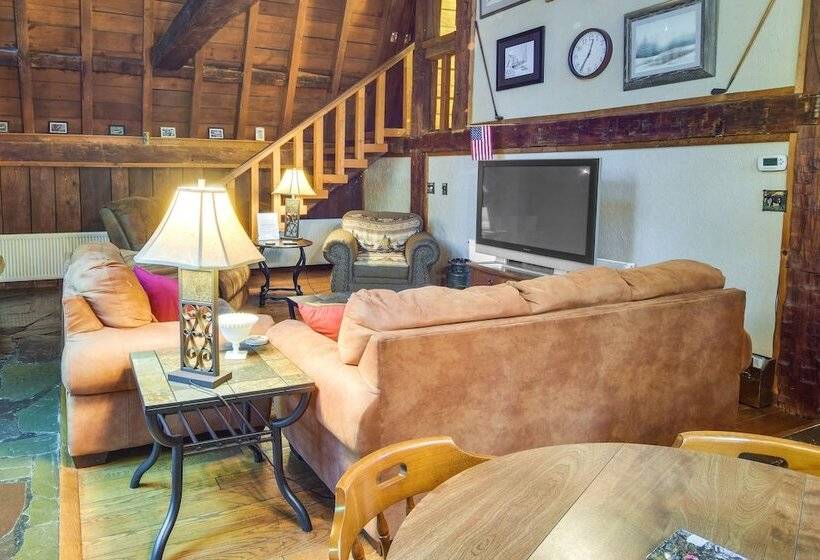 Family Friendly Dubois Cabin W/ Community Pool!