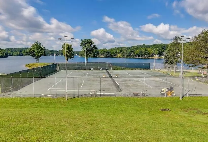 Family Friendly Dubois Cabin W/ Community Pool!