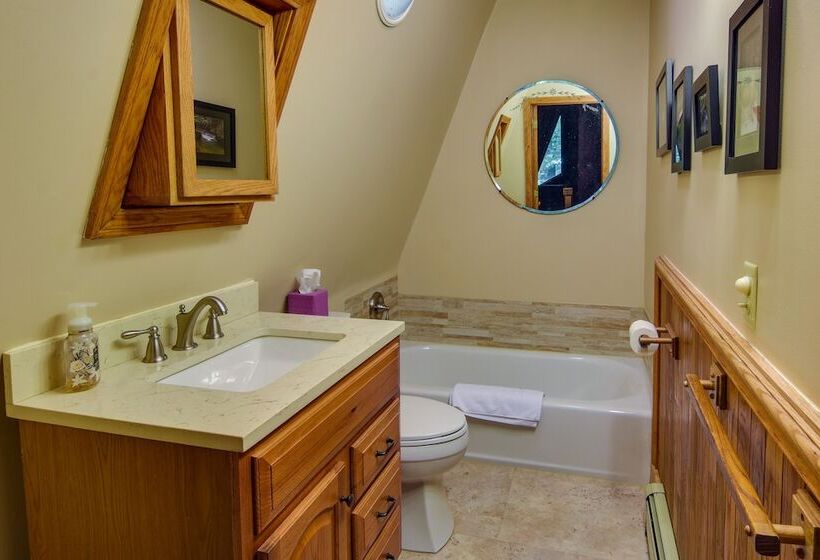 Family Friendly Dubois Cabin W/ Community Pool!