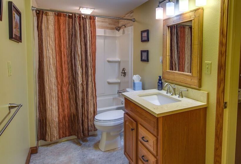 Family Friendly Dubois Cabin W/ Community Pool!