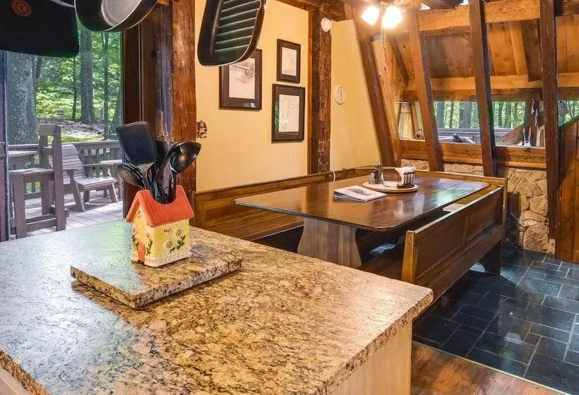 Family Friendly Dubois Cabin W/ Community Pool!