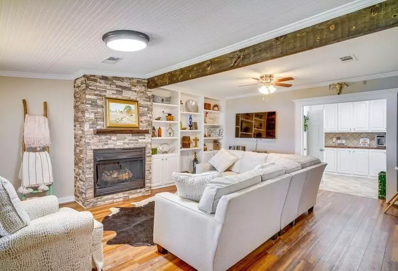 Lakefront Jonesville Cabin W/ Dock + Fire Pit!