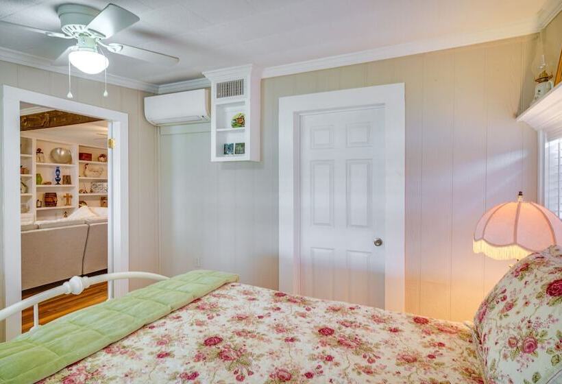 Lakefront Jonesville Cabin W/ Dock + Fire Pit!