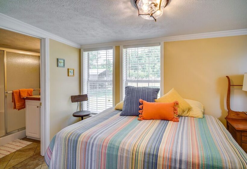 Lakefront Jonesville Cabin W/ Dock + Fire Pit!