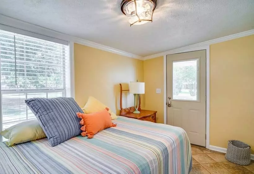 Lakefront Jonesville Cabin W/ Dock + Fire Pit!