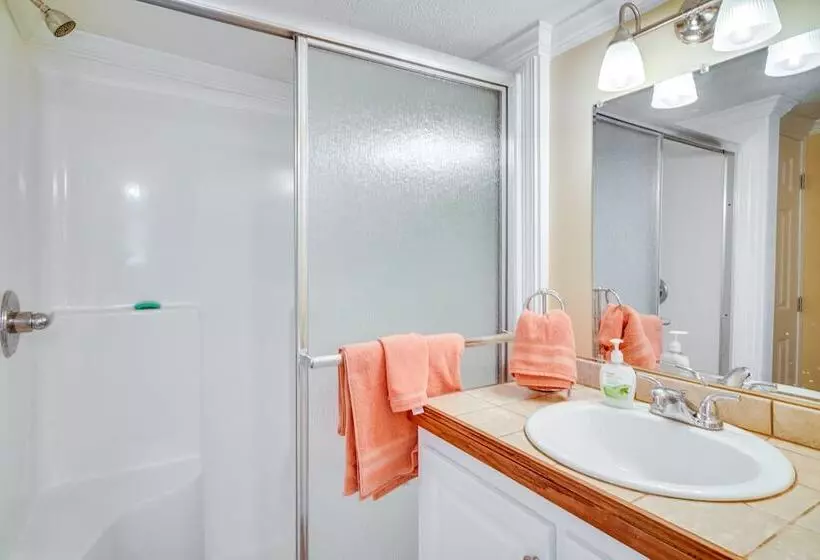 Lakefront Jonesville Cabin W/ Dock + Fire Pit!