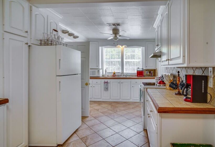 Lakefront Jonesville Cabin W/ Dock + Fire Pit!