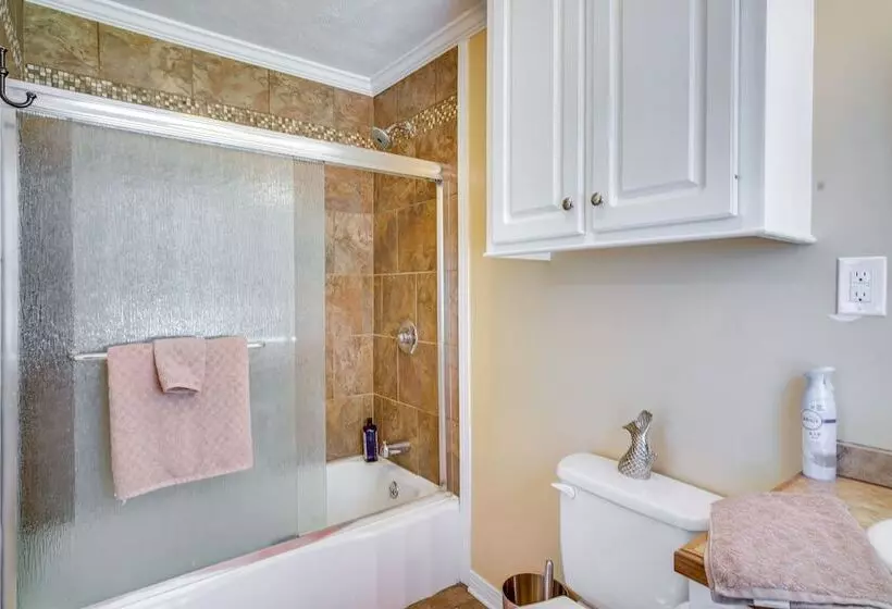 Lakefront Jonesville Cabin W/ Dock + Fire Pit!