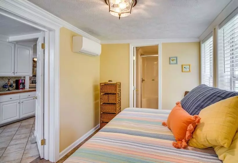 Lakefront Jonesville Cabin W/ Dock + Fire Pit!