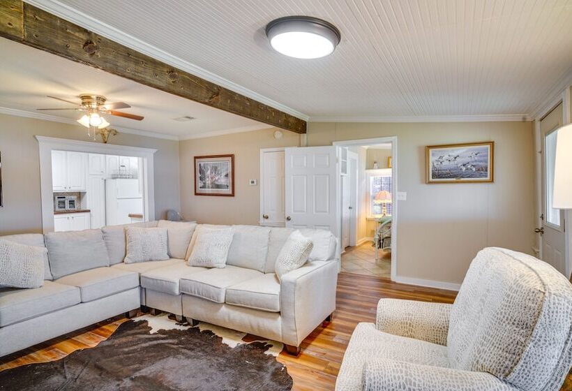 Lakefront Jonesville Cabin W/ Dock + Fire Pit!