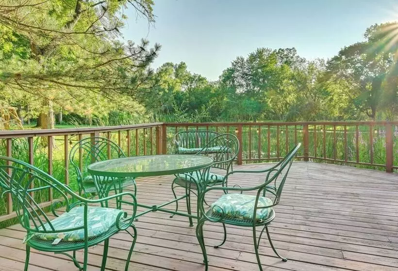 Magical Metamora Cottage W/ Fire Pit, Pond, Deck!