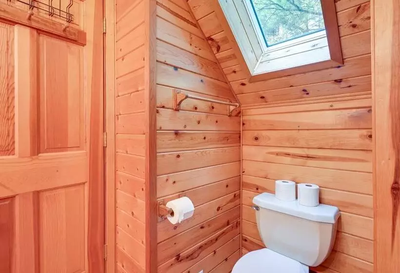 Magical Metamora Cottage W/ Fire Pit, Pond, Deck!