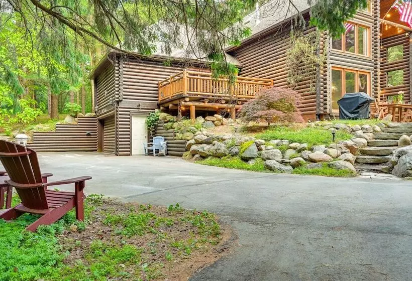 Magical Metamora Cottage W/ Fire Pit, Pond, Deck!