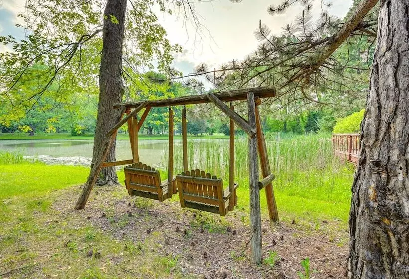 Magical Metamora Cottage W/ Fire Pit, Pond, Deck!