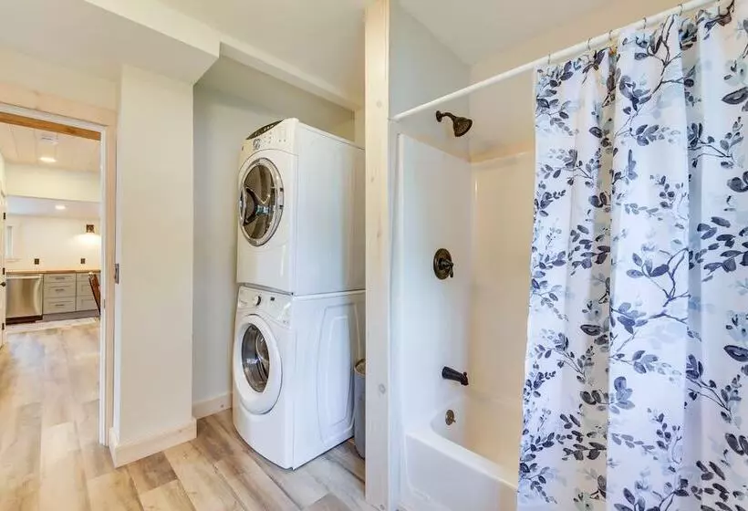 Maine Lake House W/ Private Dock & Kayaks!