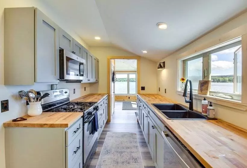 Maine Lake House W/ Private Dock & Kayaks!