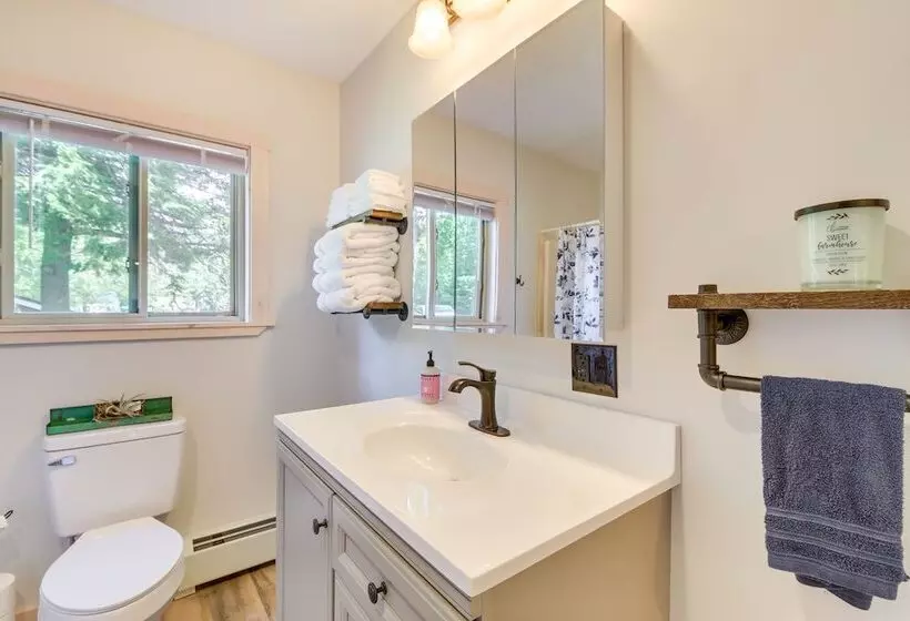 Maine Lake House W/ Private Dock & Kayaks!