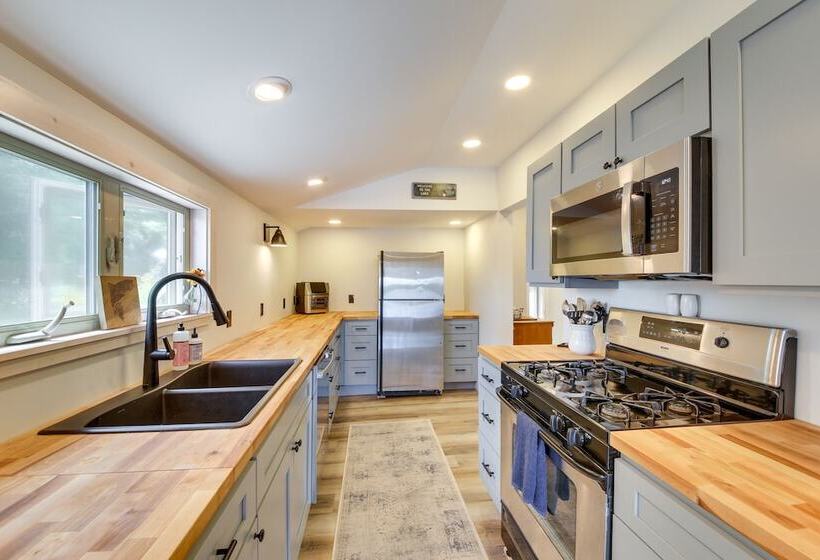 Maine Lake House W/ Private Dock & Kayaks!