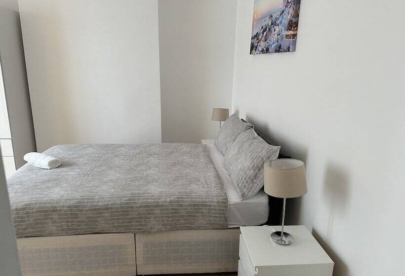 레지던스 Immaculate 4 Bed House In Enfield Near Enfield Loc