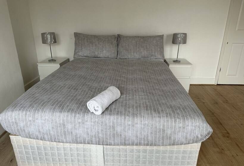 레지던스 Immaculate 4 Bed House In Enfield Near Enfield Loc