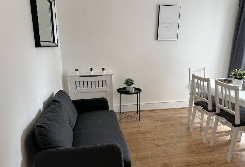 레지던스 Immaculate 4 Bed House In Enfield Near Enfield Loc