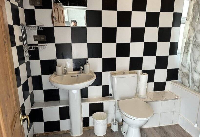 레지던스 Immaculate 4 Bed House In Enfield Near Enfield Loc